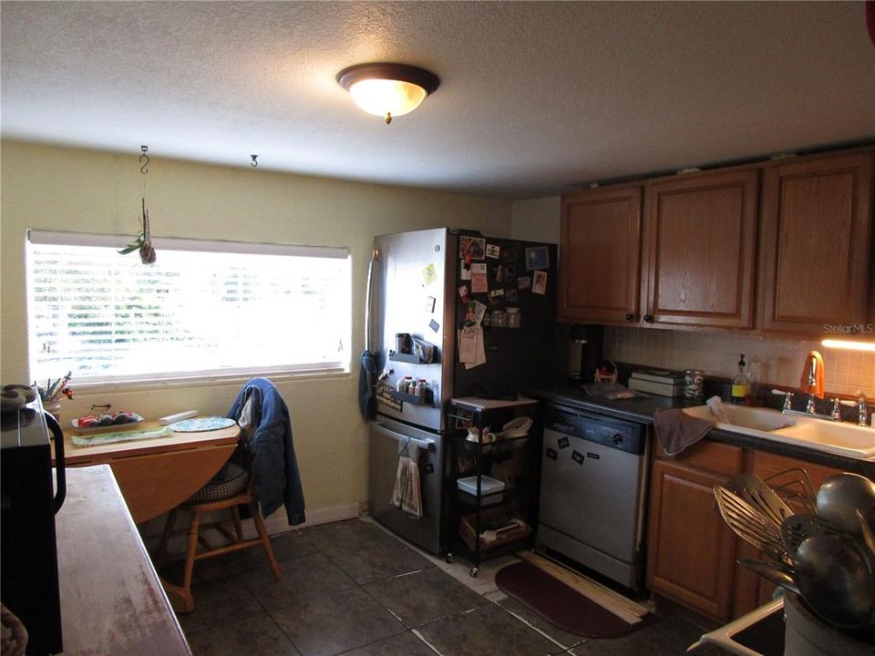 For Sale: $255,000 (3 beds, 2 baths, 1248 Square Feet)