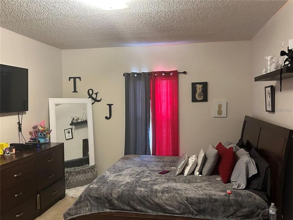 For Sale: $305,000 (3 beds, 2 baths, 1465 Square Feet)