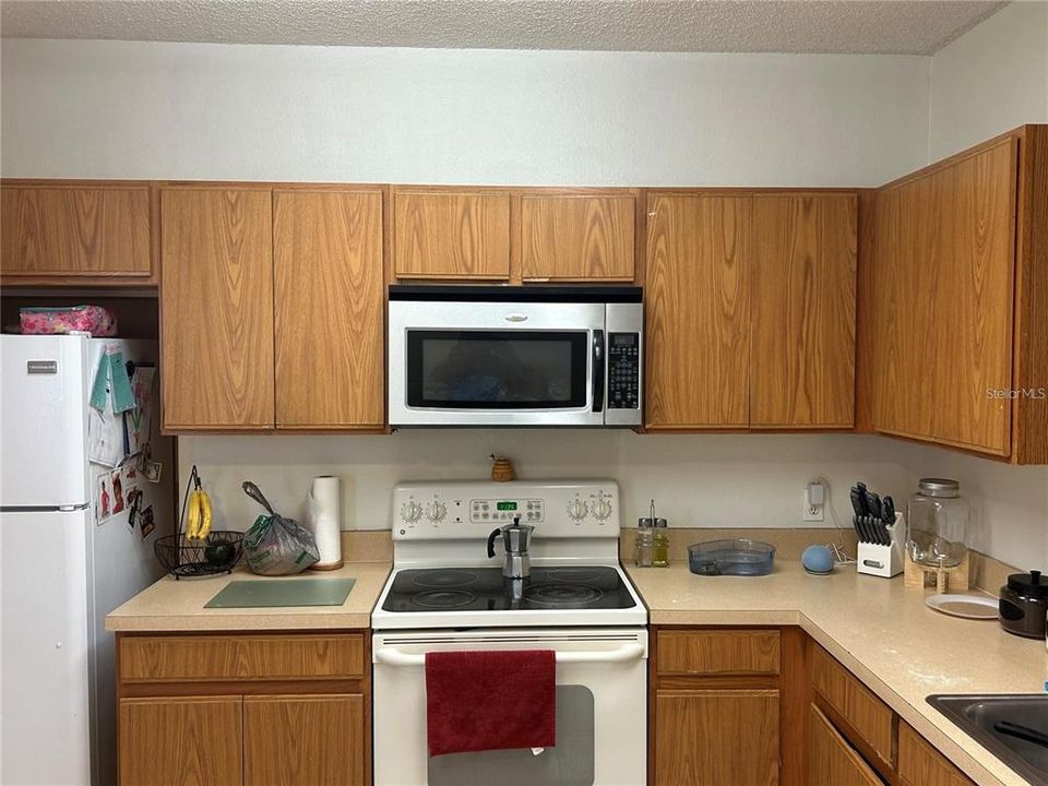 For Sale: $305,000 (3 beds, 2 baths, 1465 Square Feet)