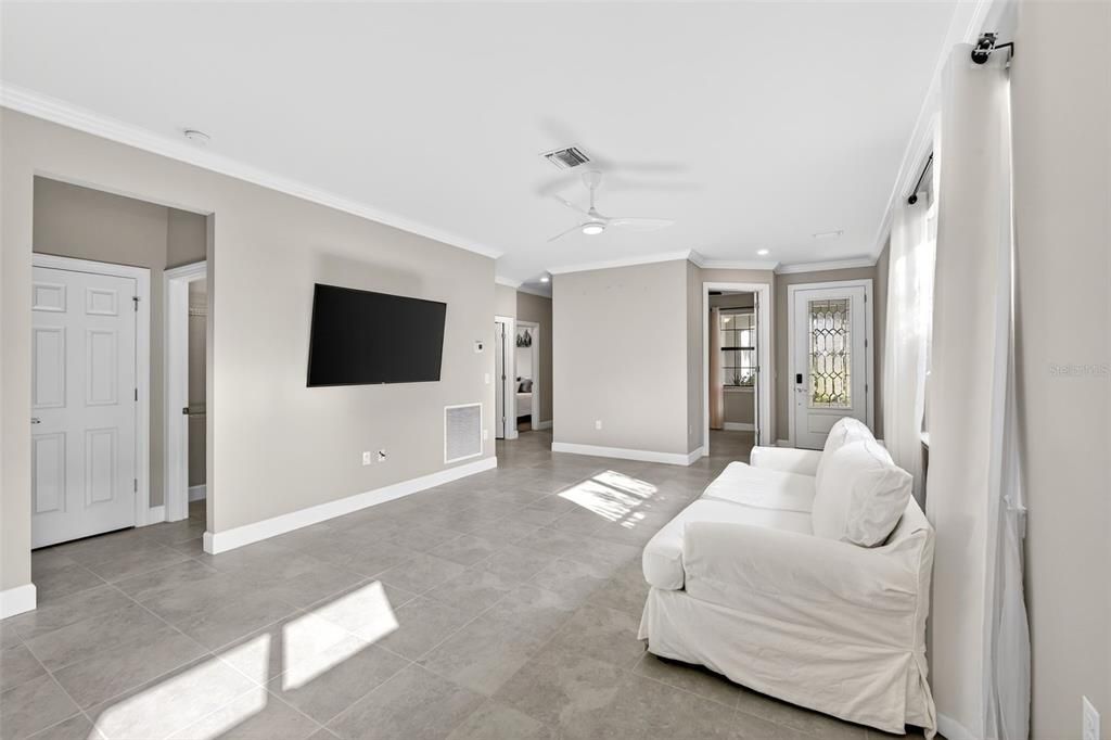 На продажу: $340,900 (2 спален, 2 ванн, 1434 Квадратных фут)