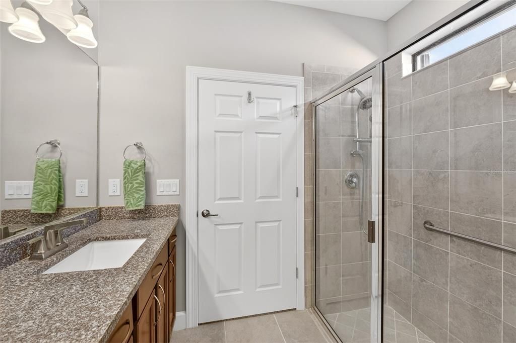 На продажу: $340,900 (2 спален, 2 ванн, 1434 Квадратных фут)