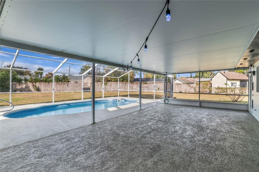 For Sale: $395,000 (3 beds, 2 baths, 1672 Square Feet)