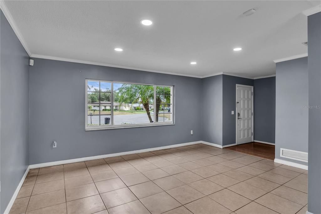 For Sale: $395,000 (3 beds, 2 baths, 1672 Square Feet)