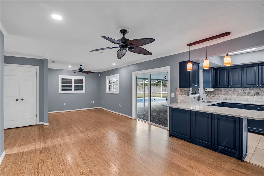 For Sale: $395,000 (3 beds, 2 baths, 1672 Square Feet)