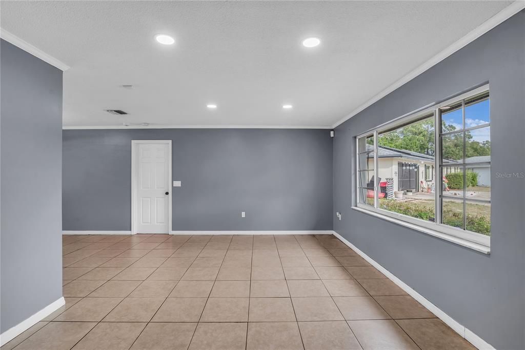 For Sale: $395,000 (3 beds, 2 baths, 1672 Square Feet)