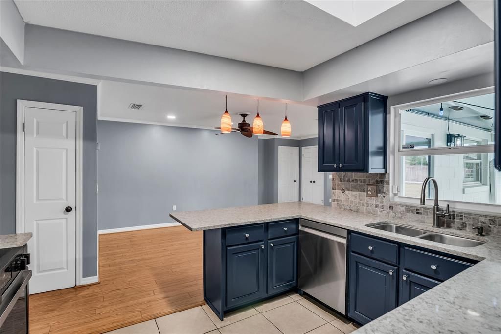 For Sale: $395,000 (3 beds, 2 baths, 1672 Square Feet)