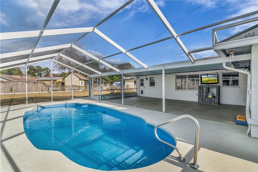 For Sale: $395,000 (3 beds, 2 baths, 1672 Square Feet)