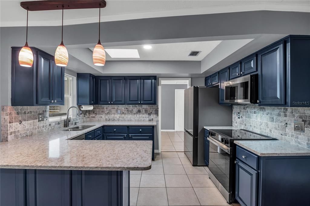 For Sale: $395,000 (3 beds, 2 baths, 1672 Square Feet)