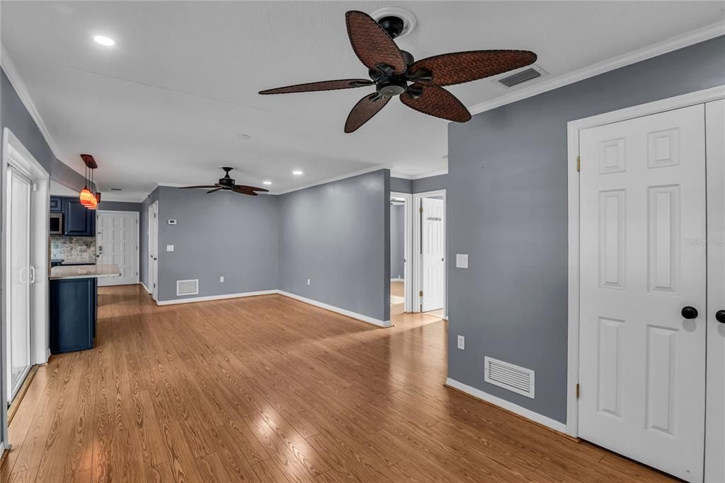 For Sale: $395,000 (3 beds, 2 baths, 1672 Square Feet)