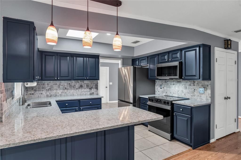 For Sale: $395,000 (3 beds, 2 baths, 1672 Square Feet)