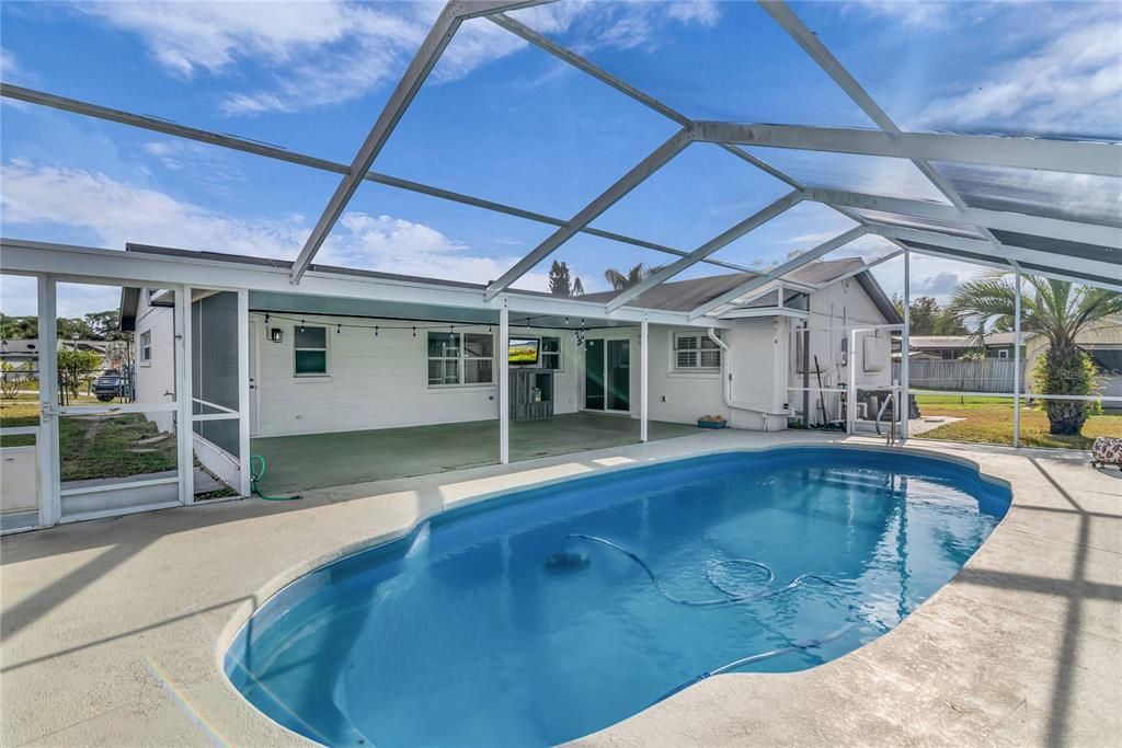 For Sale: $395,000 (3 beds, 2 baths, 1672 Square Feet)