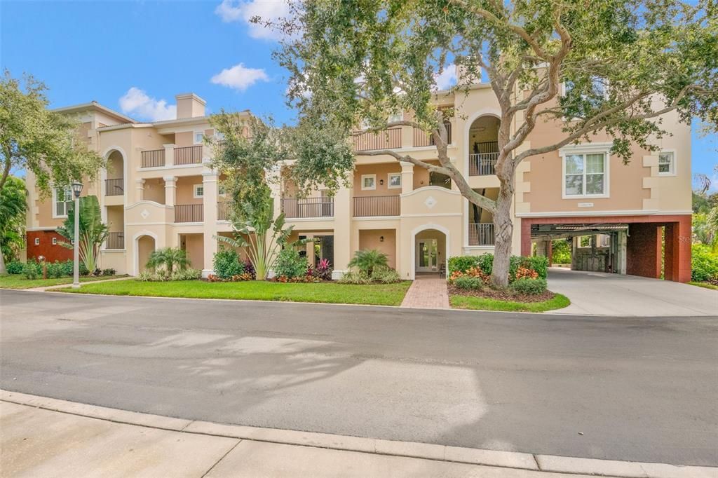 For Sale: $999,000 (3 beds, 2 baths, 2218 Square Feet)