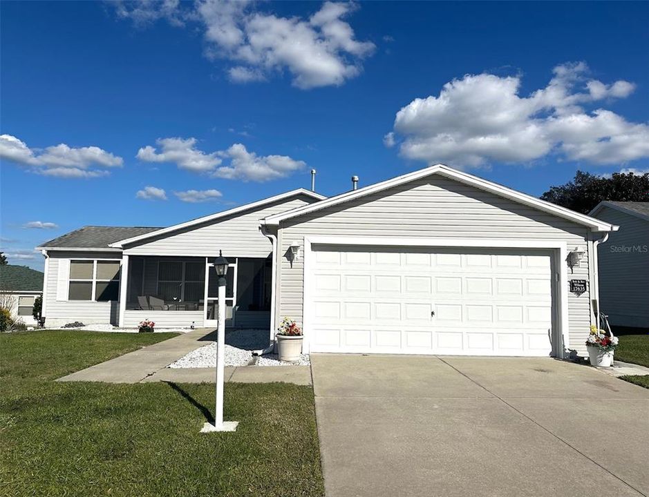 For Sale: $285,000 (2 beds, 2 baths, 1237 Square Feet)