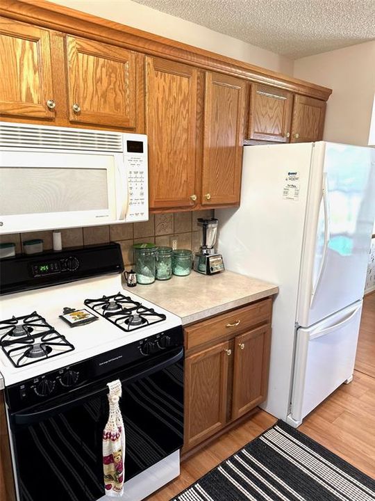 For Sale: $285,000 (2 beds, 2 baths, 1237 Square Feet)