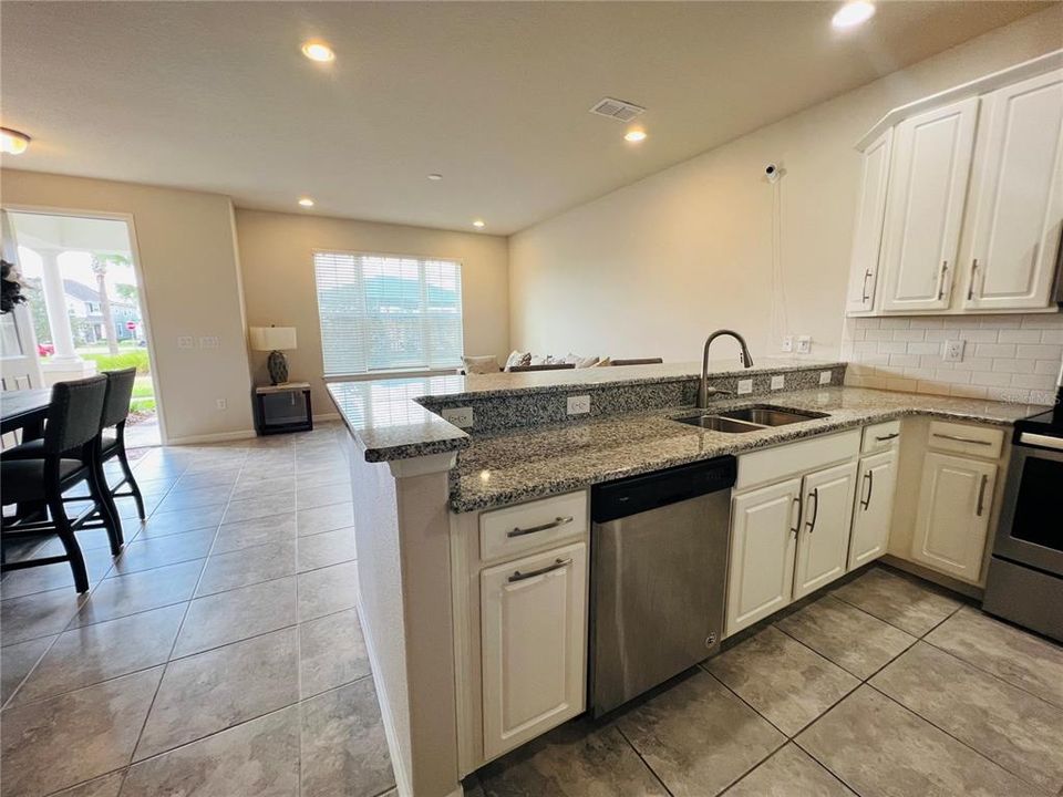 For Sale: $310,000 (3 beds, 2 baths, 1528 Square Feet)