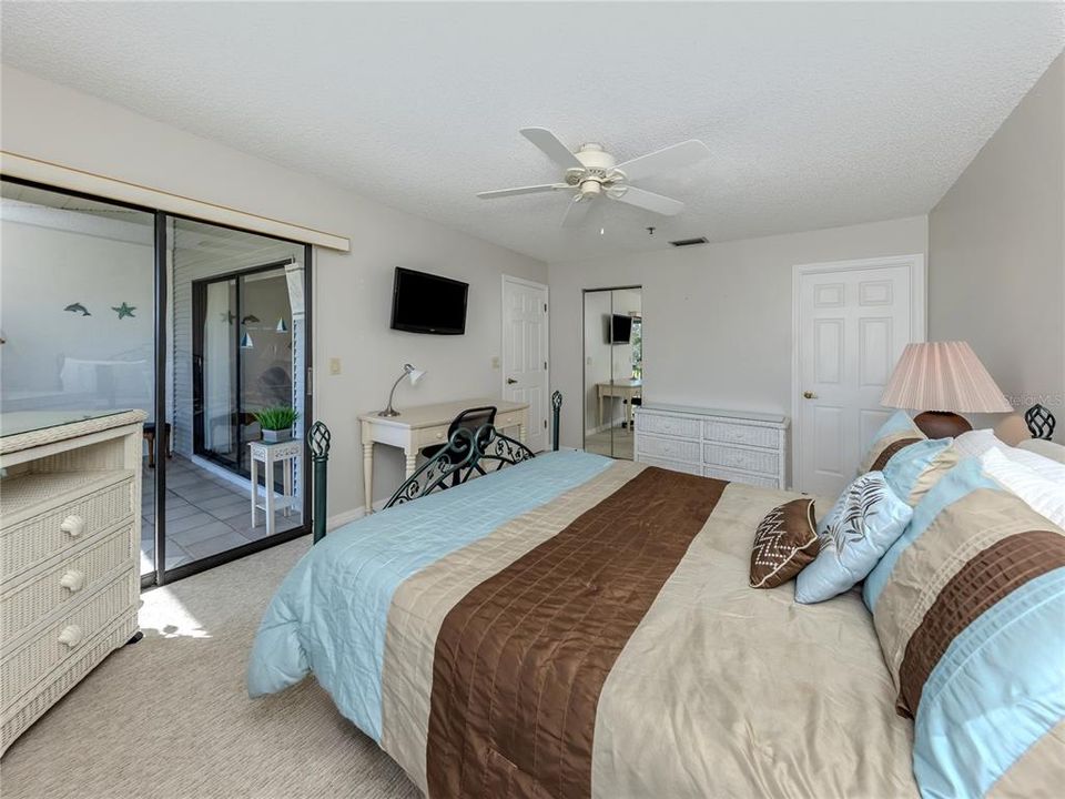 For Sale: $189,900 (2 beds, 2 baths, 1061 Square Feet)