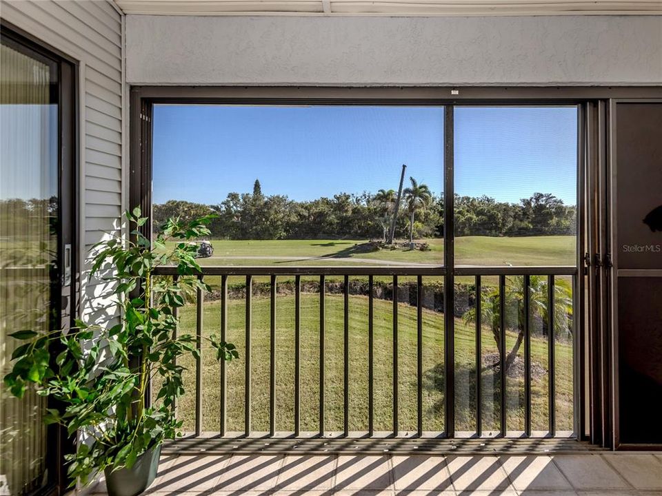 For Sale: $189,900 (2 beds, 2 baths, 1061 Square Feet)