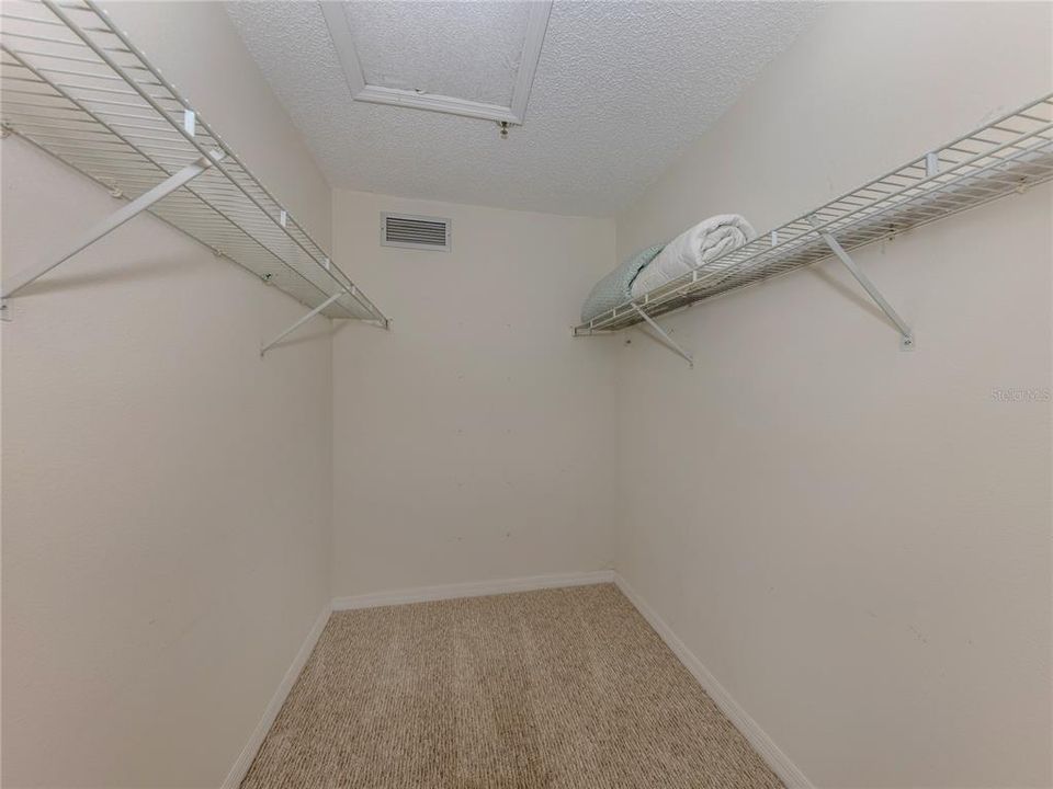 For Sale: $189,900 (2 beds, 2 baths, 1061 Square Feet)