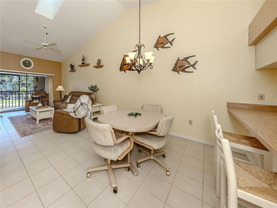 For Sale: $189,900 (2 beds, 2 baths, 1061 Square Feet)