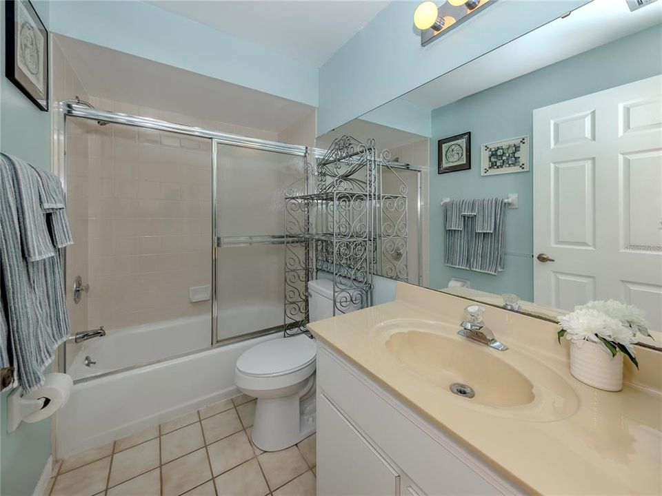 For Sale: $189,900 (2 beds, 2 baths, 1061 Square Feet)
