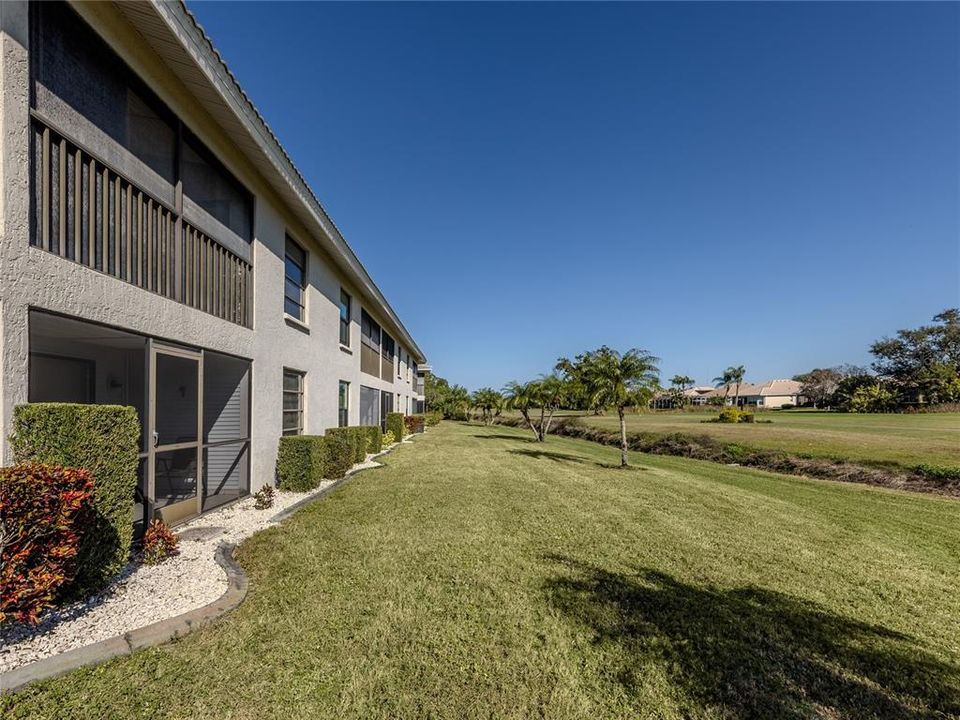 For Sale: $189,900 (2 beds, 2 baths, 1061 Square Feet)