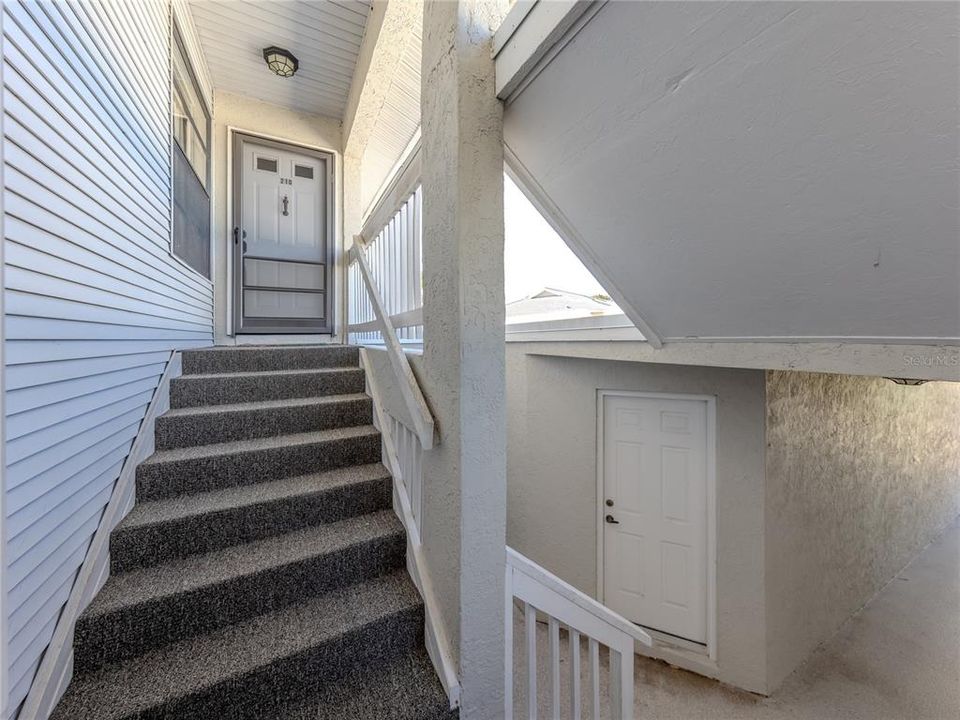 For Sale: $189,900 (2 beds, 2 baths, 1061 Square Feet)