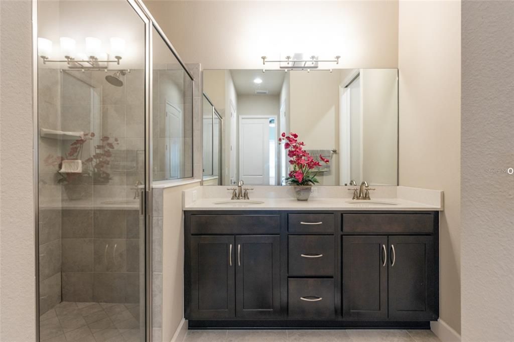 For Sale: $380,000 (2 beds, 2 baths, 1529 Square Feet)