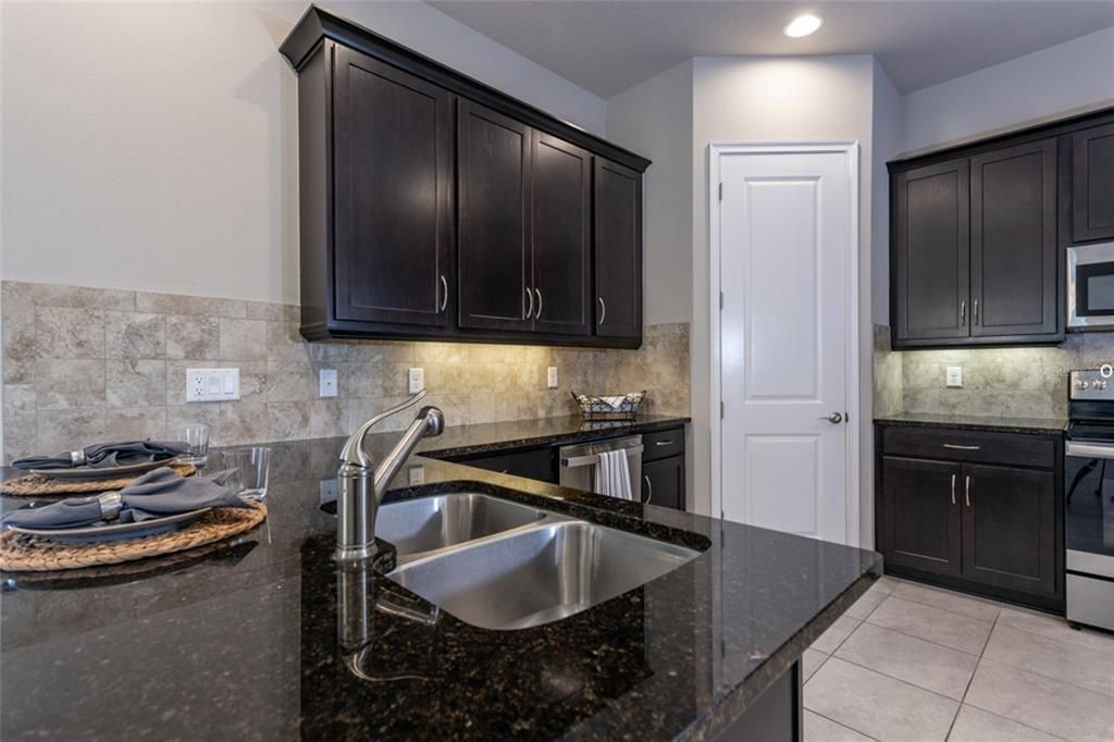 For Sale: $380,000 (2 beds, 2 baths, 1529 Square Feet)