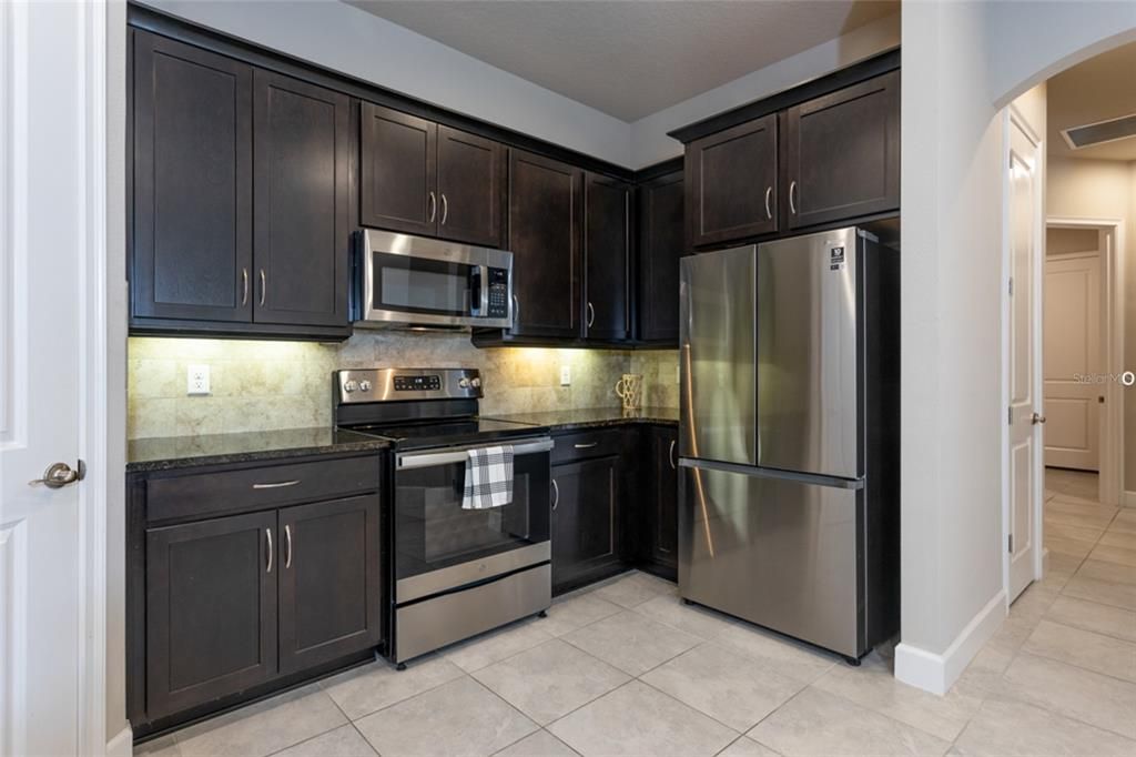 For Sale: $380,000 (2 beds, 2 baths, 1529 Square Feet)
