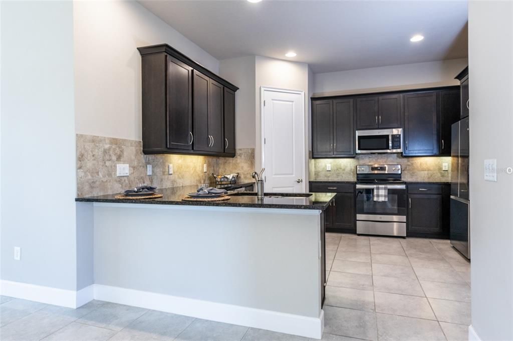 For Sale: $380,000 (2 beds, 2 baths, 1529 Square Feet)