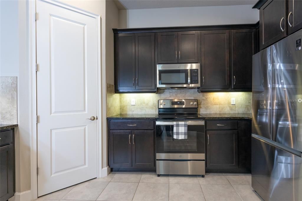 For Sale: $380,000 (2 beds, 2 baths, 1529 Square Feet)