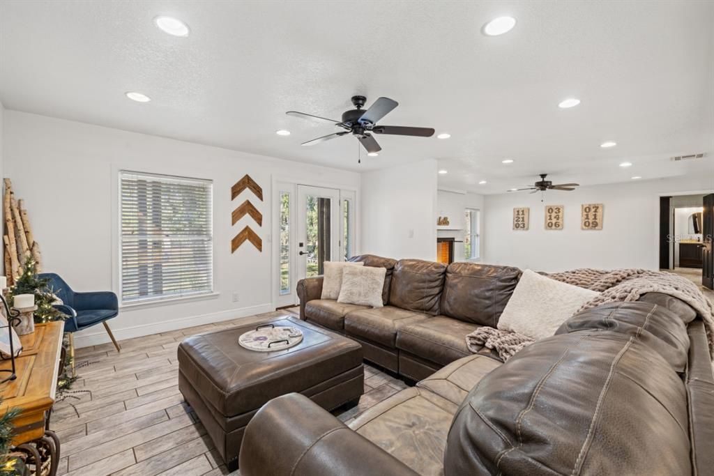 待售: $674,900 (3 贝兹, 2 浴室, 2202 平方英尺)