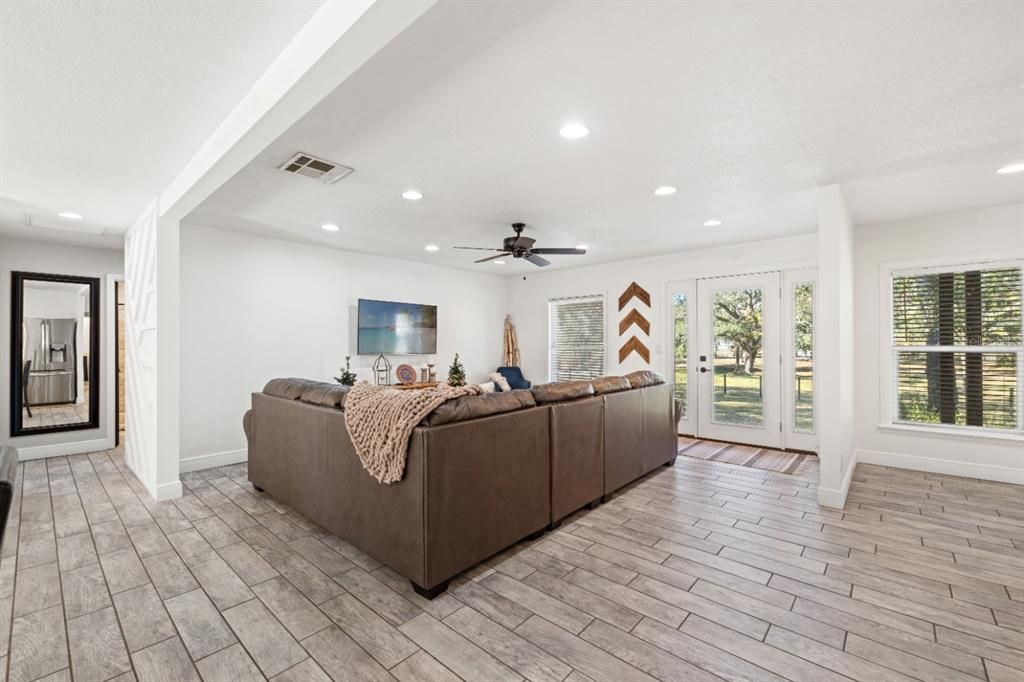 待售: $674,900 (3 贝兹, 2 浴室, 2202 平方英尺)