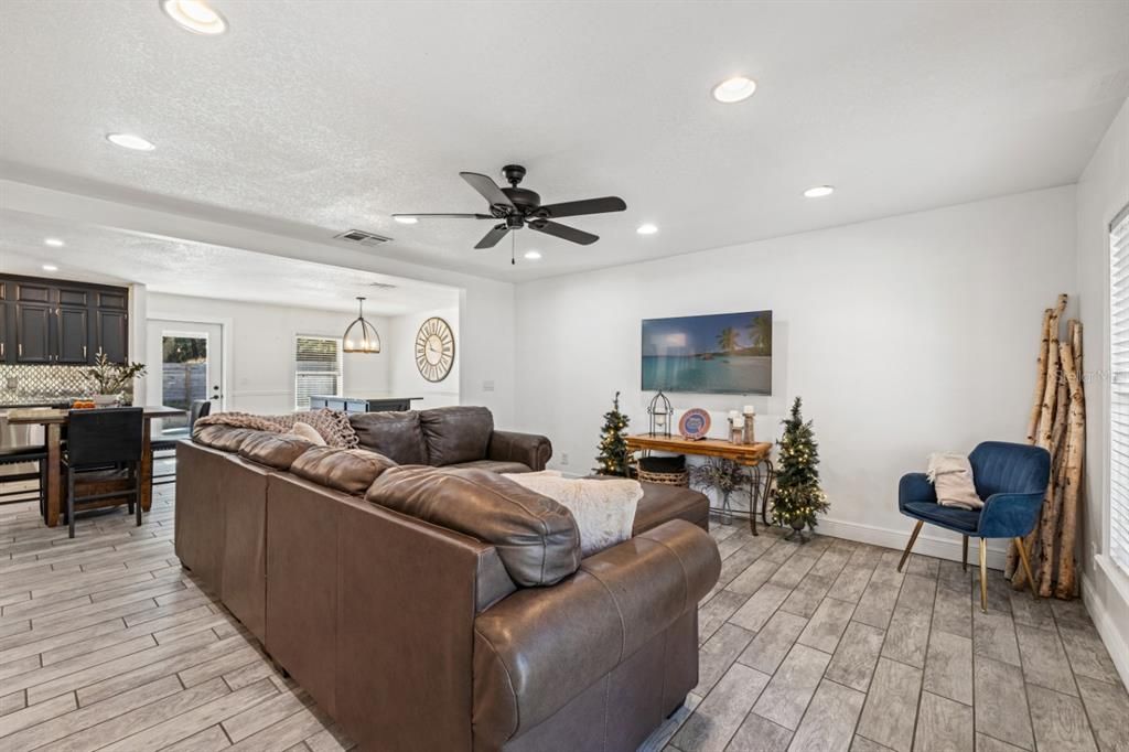 待售: $674,900 (3 贝兹, 2 浴室, 2202 平方英尺)