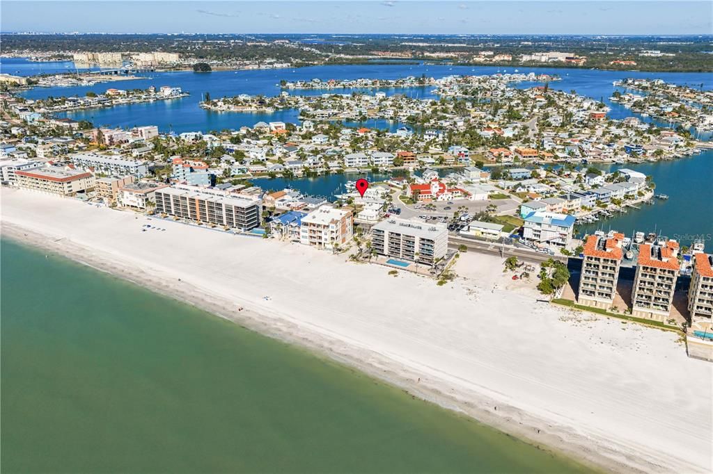 For Sale: $490,000 (1 beds, 1 baths, 753 Square Feet)