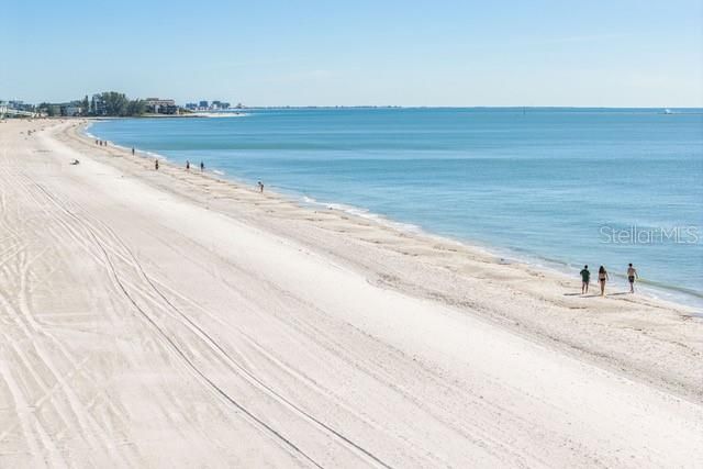 For Sale: $490,000 (1 beds, 1 baths, 753 Square Feet)