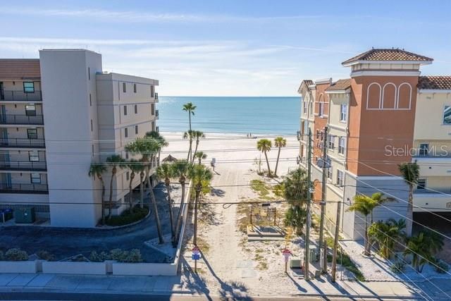 For Sale: $490,000 (1 beds, 1 baths, 753 Square Feet)