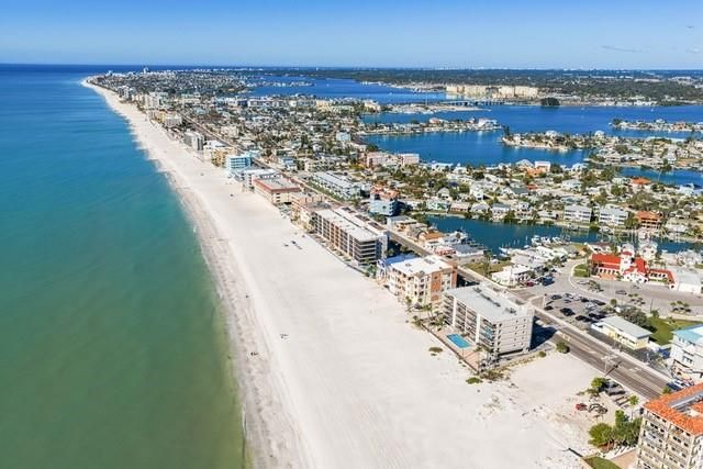 For Sale: $490,000 (1 beds, 1 baths, 753 Square Feet)