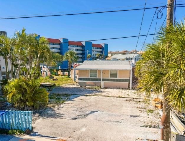 For Sale: $490,000 (1 beds, 1 baths, 753 Square Feet)