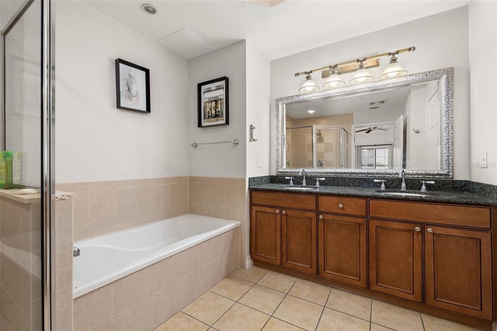 For Sale: $299,000 (3 beds, 3 baths, 1630 Square Feet)