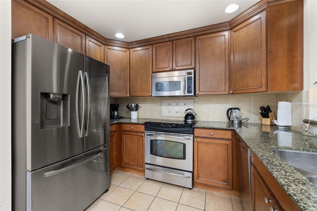 For Sale: $299,000 (3 beds, 3 baths, 1630 Square Feet)