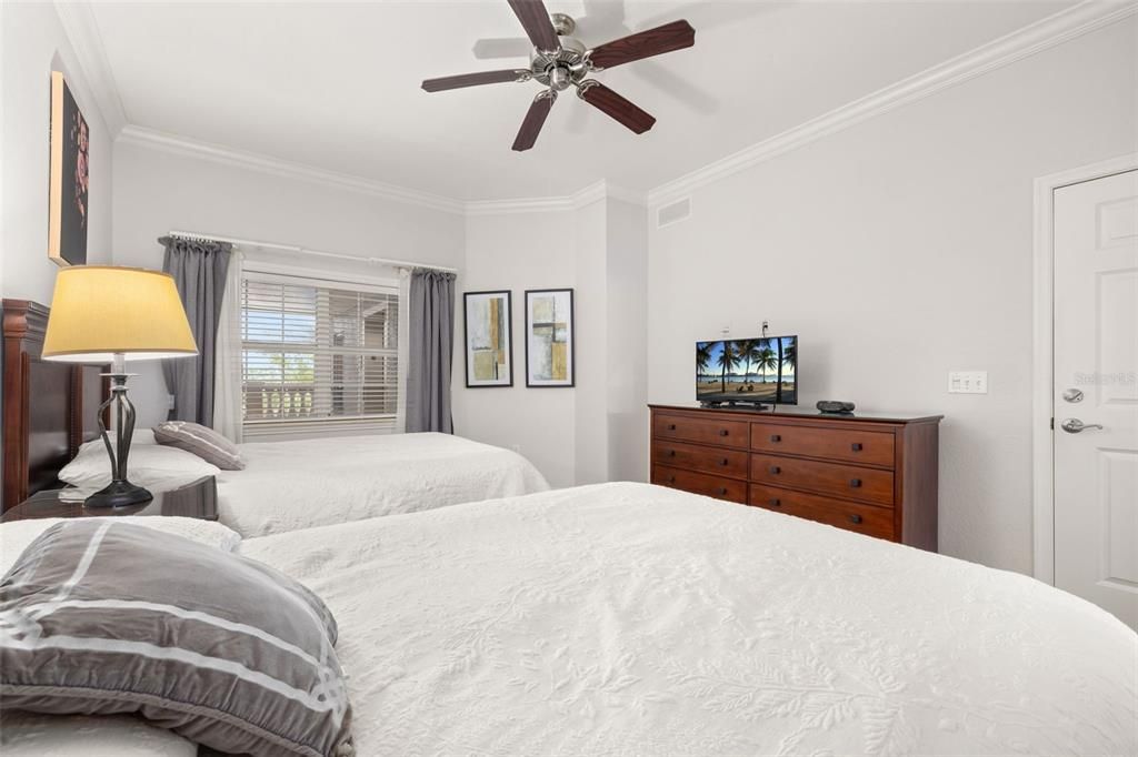 For Sale: $299,000 (3 beds, 3 baths, 1630 Square Feet)