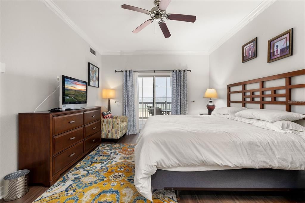 For Sale: $299,000 (3 beds, 3 baths, 1630 Square Feet)