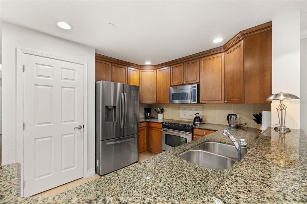 For Sale: $299,000 (3 beds, 3 baths, 1630 Square Feet)