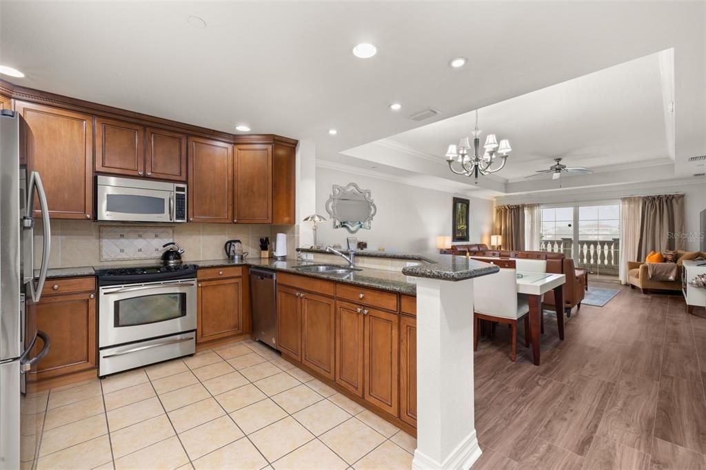 For Sale: $299,000 (3 beds, 3 baths, 1630 Square Feet)