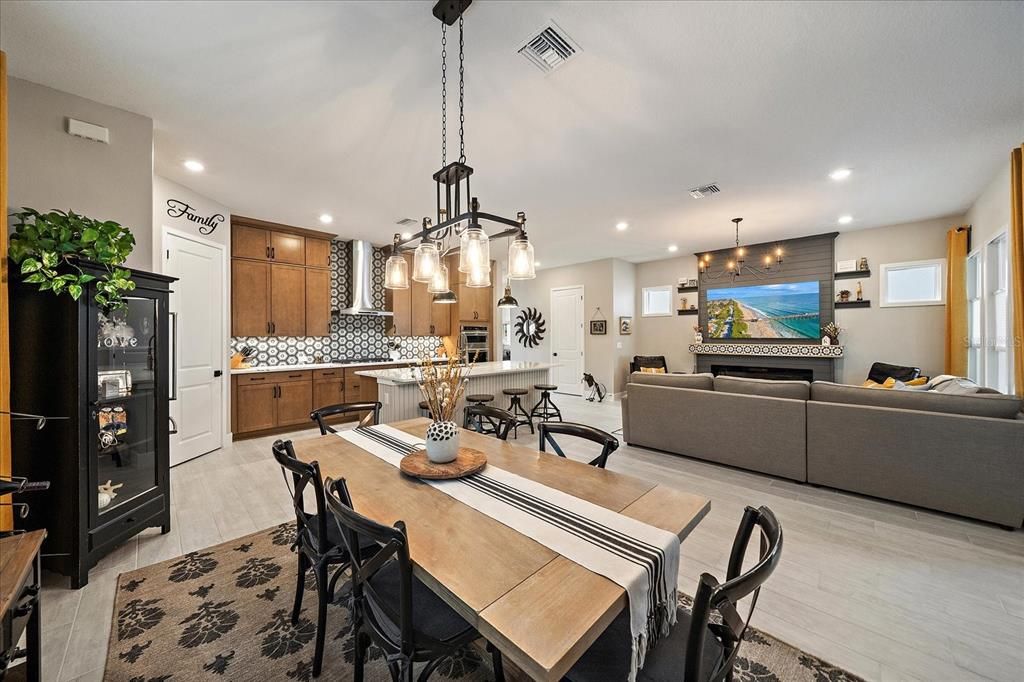 待售: $789,000 (4 贝兹, 3 浴室, 2453 平方英尺)