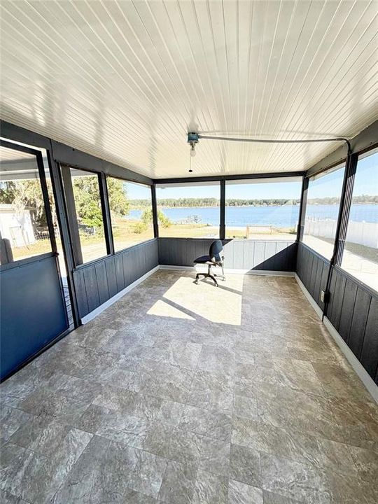 En Venta: $250,000 (3 camas, 2 baños, 1080 Pies cuadrados)