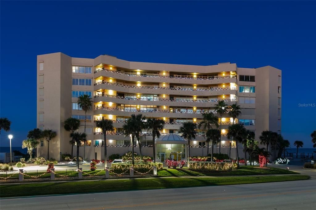 For Sale: $1,119,900 (3 beds, 3 baths, 2337 Square Feet)