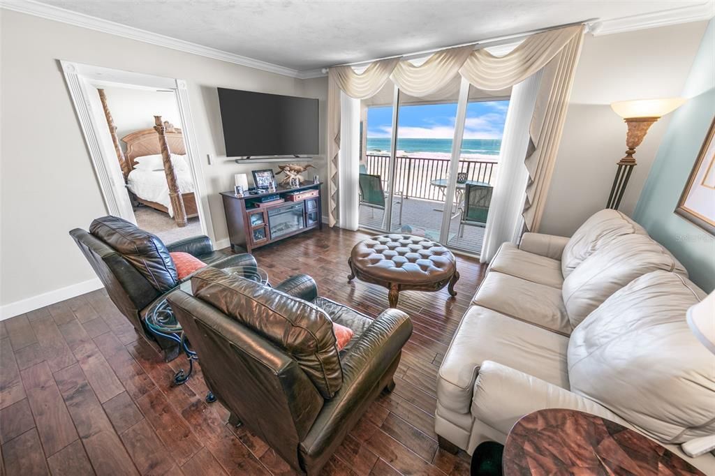 For Sale: $1,119,900 (3 beds, 3 baths, 2337 Square Feet)