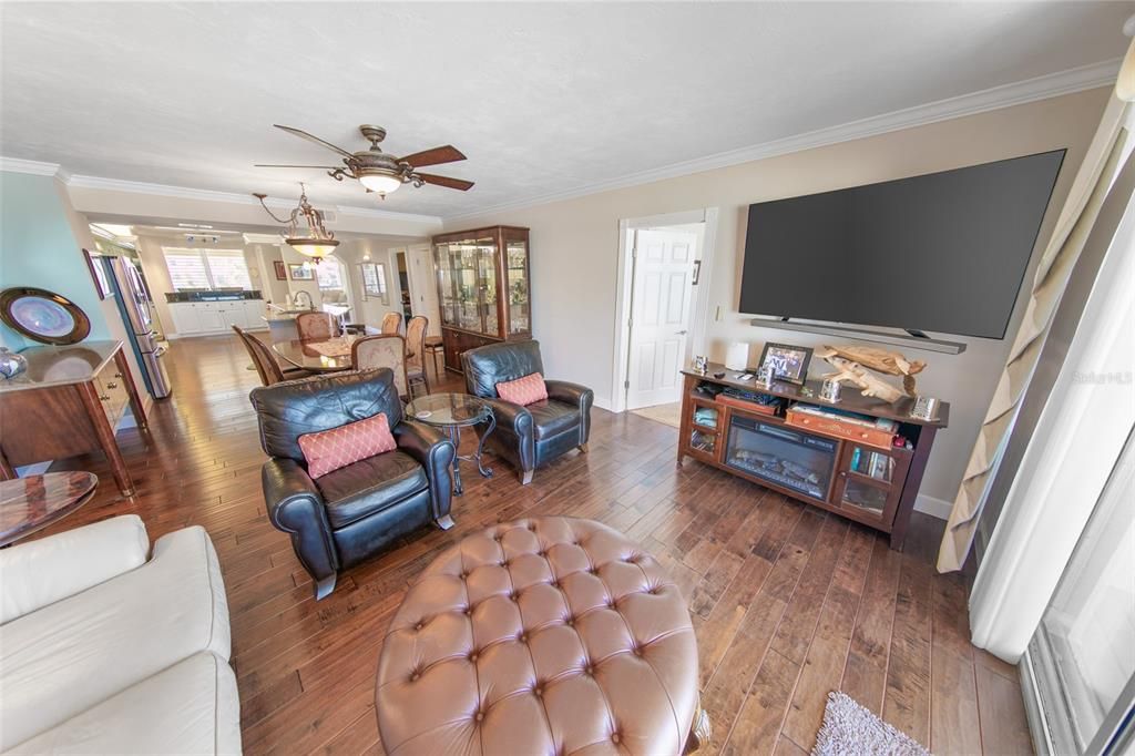 For Sale: $1,119,900 (3 beds, 3 baths, 2337 Square Feet)